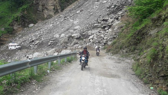 सुख्खा पहिरो खस्दा अवरुद्ध भएको जयपृथ्वी राजमार्ग सञ्चालनमा 