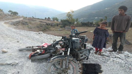 बाजुरामा दुई सरकारी मोटरसाइकलमा आगो लगाइयोे