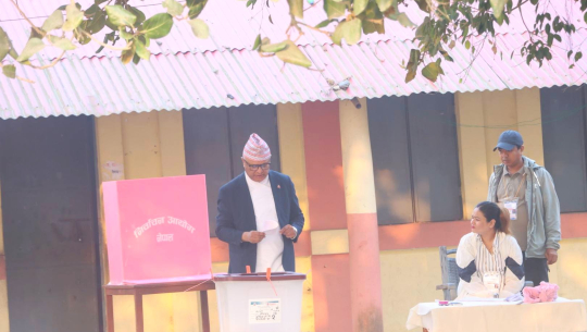 कोशीका मुख्यमन्त्री कार्कीद्वारा मतदान