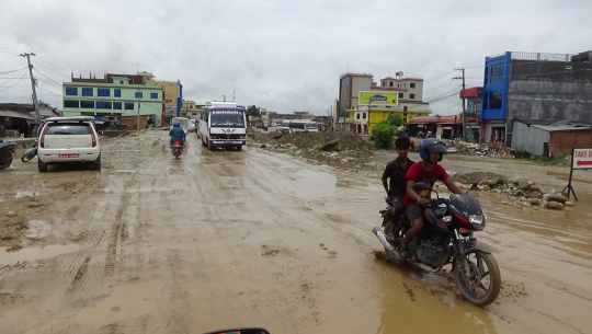 प्रदेशको अस्थायी राजधानी धनगढीका सडकहरुमा आवातजावात गर्नै मुस्किल
