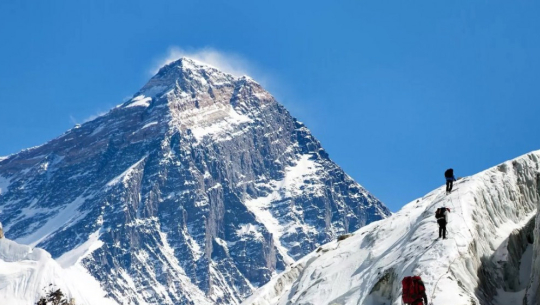 हिमाल आरोहणका लागि ५० मुलुकका ३६४ जनालाई अनुमति