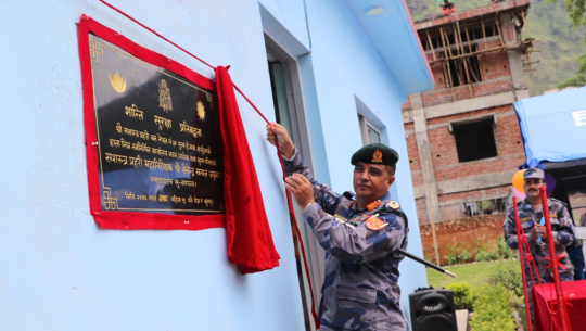 दार्चुला पुगेर आइजीपी खनालले भने, सीमामा बस्ने नागरिकलाई सुरक्षाको प्रत्याभूति दिलाउँछौ