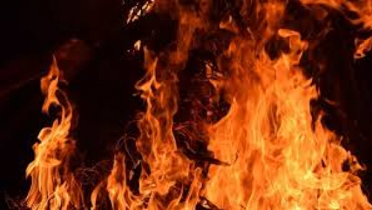 बच्चाले आगो ताप्ने क्रममा डोटीको एक घरमा आगलागी