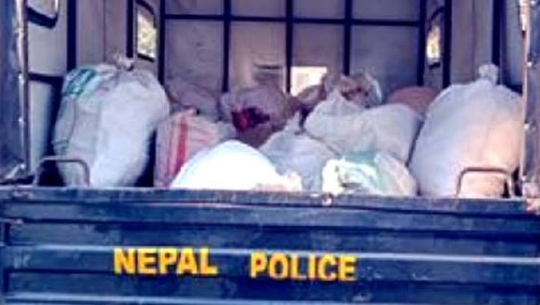 कैलालीमा भन्सार छलेर ल्याइएका सामान बरामद