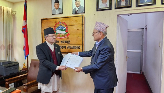 शुक्लाफाँटाका विस्थापितको समस्या समाधान आयोगद्वारा प्रतिवेदन पेस