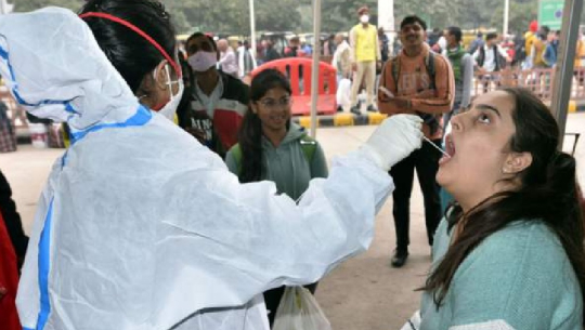 भारतमा फेरि बढ्यो कोरोना संक्रमण, एकैदिन २१४ जनाको मृत्यु 