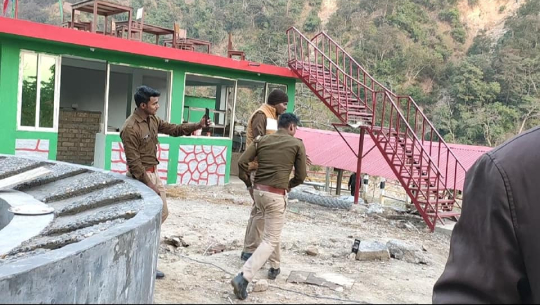 पोशाकमै चिसापानी–कर्णाली घुम्न पुगे भारतीय प्रहरी