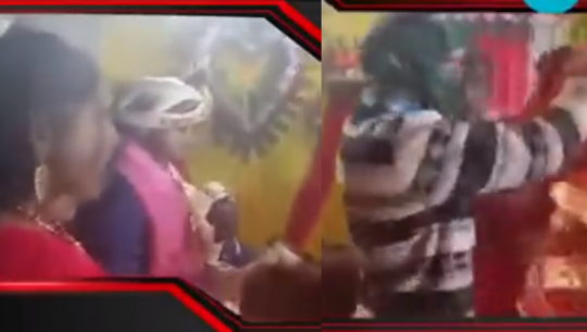 प्रेमिकाले अर्कैसँग बिहे गरिरहेका बेला मण्डपमै गएर प्रेमीले हाले जबर्जस्ती सिन्दूर (भिडिओ)