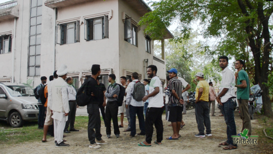 सुदूरपश्चिममा पाठ्यपुस्तकको कालोबजारी, जनक शिक्षाको क्षेत्रीय कार्यालय घेराउ