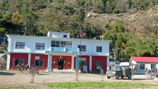 बझाङको जयपृथ्वीमा मेयरद्वारा कर्मचारी हेरफेर, कार्यपालिका सदस्यको आपत्ति