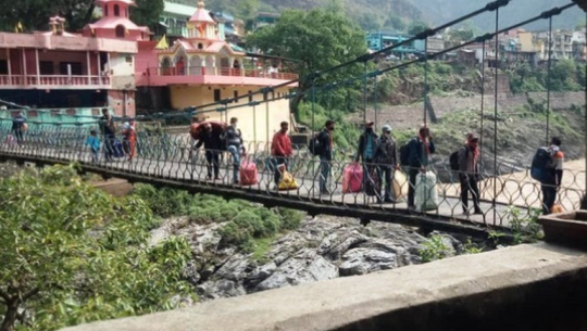 सीमा नाकाहरूमा बिसु पर्व मनाउन घर फर्किनेको भिड