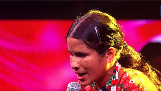 अछामकी दृष्टिविहिन झुप्री भण्डारीले तताएको ‘भ्वाइस अफ नेपाल’ को स्टेज