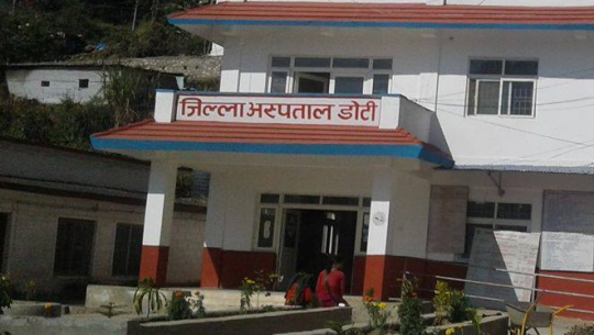 डोटीमा भारतबाट आएका दुईजनाको नमूना संकलन