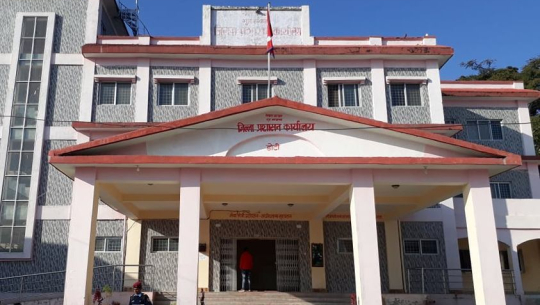 प्रशासन कार्यालय डोटीमा दरबन्दीअनुसारका कर्मचारी नहुँदा सेवाग्राहीलाई गाह्रो