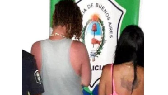 चर्को गर्मीमा दुई वर्षको बच्चालाई बालुवामा गाडेर रोमान्स गर्ने जोडी पक्राउ