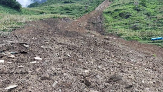 बाजुरामा पहिरोले गहुँबाली बगायो, २० घर उच्च जोखिममा