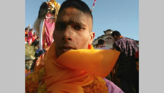 बाटो हेरी बसे म (कविता)
