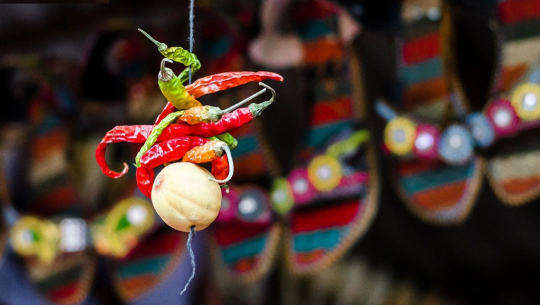 किन झुण्डाइन्छ पसल र गाडीमा कागती र खुर्सानीको माला ?