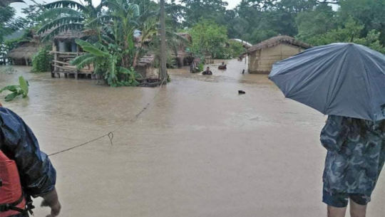 कैलालीमा बाढीबाट जोखिम परिवारलाई सुरक्षित स्थानमा सारियो