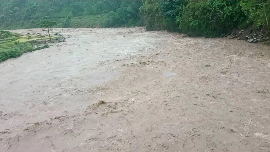 कैलाश खोलामा आएको बाढी 