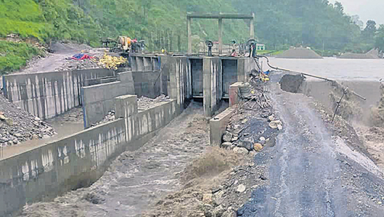 नदीमा बाढी आएपछि कालंगा जलविद्युत आयोजनामा दुई करोड बढिको क्षती