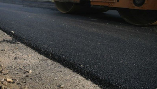 खप्तड जोड्ने सडकमा कालोपत्रे शुरु