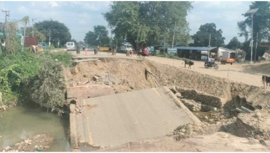 कञ्चनपुरमा भत्किएको कल्भर्ट नबन्दा आवातजावतमा सास्ती
