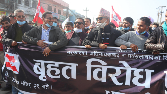 नेकपा विभाजनको धक्का सोझै कैलालीका स्थानीय तहमा, काम गर्ने समयमा नाराबाजीमा उत्रिए जनप्रतिनिधि