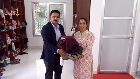 धनगढीको कपडा बैंकलाई एक सय ८० थान कपडा दान