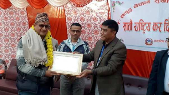 निर्माणका कोषाध्यक्ष जोशी उत्कृष्ट करदाताका रुपमा सम्मानित