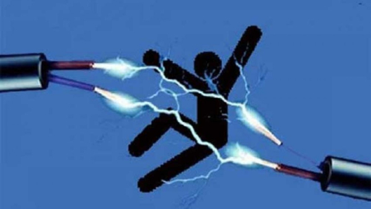 बाजुरामा करेन्ट लागेर २ जना घाइते