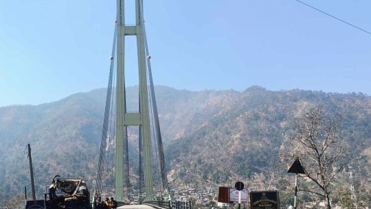 प्राविधिक टोलीद्वारा कर्णाली पुलको प्रारम्भिक अध्ययन