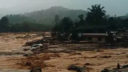 भारतको केरलामा पहिरोः ८ जनाको मृत्यु, सयौं मानिस पुरिएको आशंका