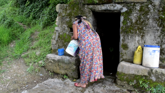 डडेल्धुराको झारकाँडा गाउँमा खानेपानीको समस्या, वर्षौदेखि नौलाको पानी खाँदै स्थानीय