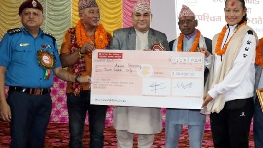 एसियाली खेलकुदमा रजत विजेता एरिकालाई धनगढीमा सम्मान