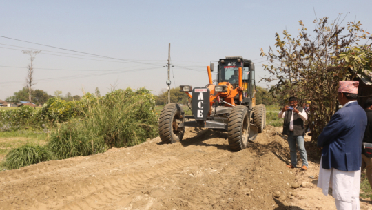 कृष्णपुरमा सडकको काम धमाधम हुँदै, तीन वर्षभित्र सबै पानीपिच भइसक्ने दाबी