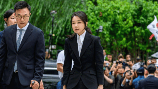 दक्षिण कोरियाकी पूर्व प्रथम महिला किम पक्राउ