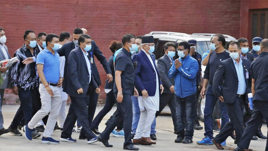 फुटबल हेर्न ओली दशरथ रंगशालामा