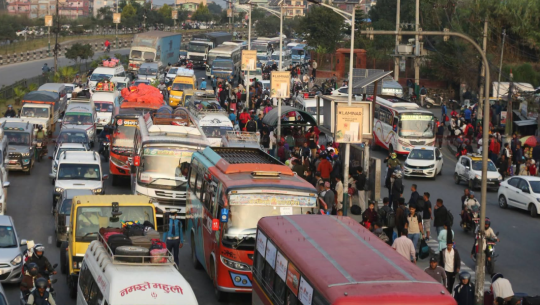 दशैं मनाएर काठमाडौँ फर्किने यात्रुले चहलपहल बढ्यो