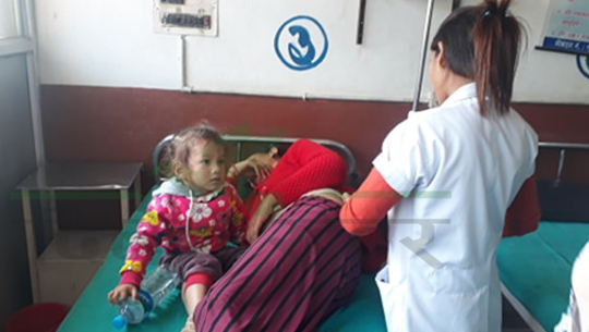 कैलालीमा प्रहरीकी श्रीमतीमाथि कुटपिट गर्दै घर निकाला