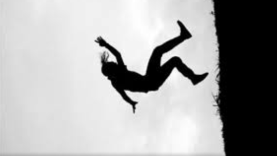 डोटीमा भीरबाट लडेर महिलाको मृत्यु