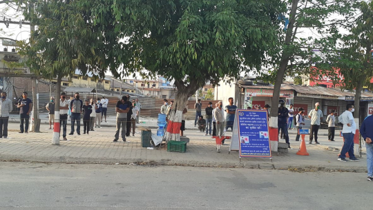 कैलालीमा लकडाउन उल्लंघन रोकिएन, २१६ जनालाई सडकमै उभ्याईयो