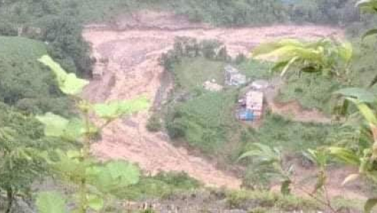 दार्चुलामा पहिरोमा घर पुरिए, लघुजलविद्युतमा क्षति