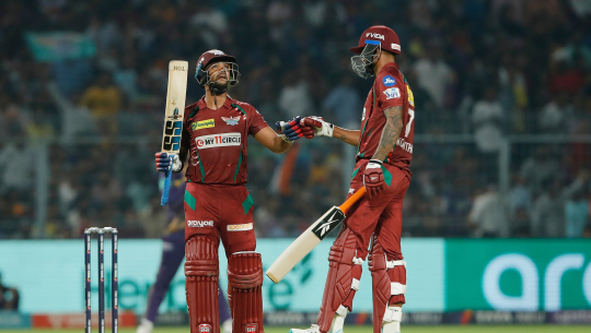 लखनउ प्लेअफमा 