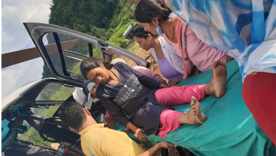 अछामकी ईन्द्राको हेलिकोप्टर मार्फत उद्धार, आर्थिक अभाबमा उपचारमा समस्या