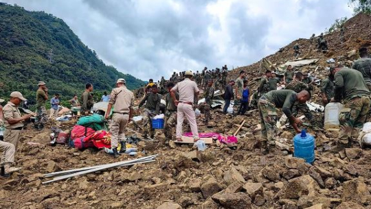 भारतको मणिपुरमा पहिरोमा पुरिएर ४८ जनाको मृत्यु