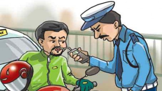 डोटीमा मापसे जाँच गर्न प्रहरीलाई ‘डिजिटल ब्रेथ अल्कोहल टेस्टर’ प्रदान