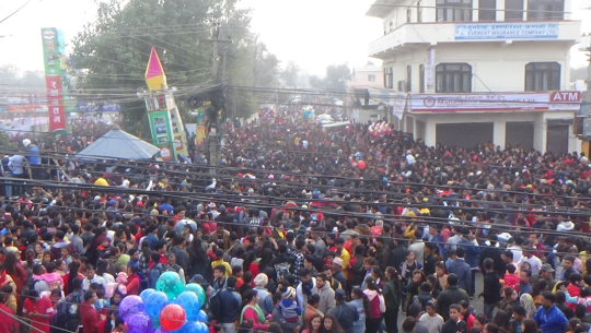 सुदूरपश्चिम महोत्सवमा दर्शकको घुईचो, ठाउँ नभएपछि टिकट बिक्रि बन्द (फोटो फिचर)
