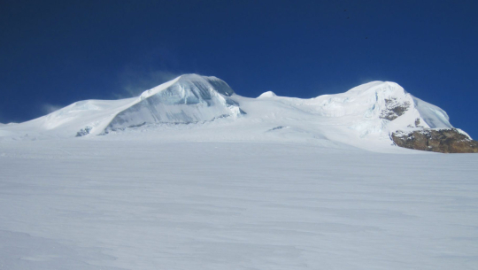 मेरा पिकमा फसेका पाँच आरोही तथा पदप्रदर्शकको उद्धार