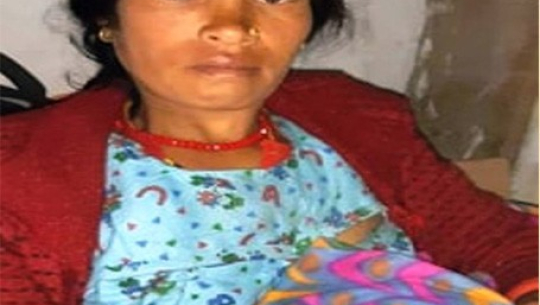 बैतडीमा सुत्केरी व्यथाले छट्पाईरहेकी महिलाई हिउँमाथि अलपत्र छोडेर श्रीमान बेपत्ता